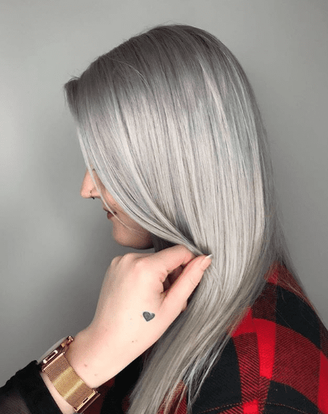 the color metallic zilvergrijs haar