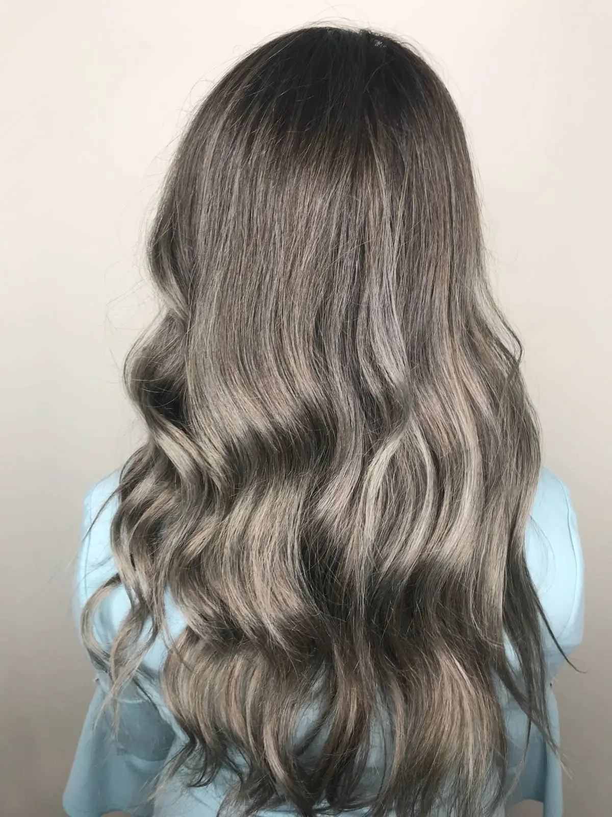 the color metallic zilvergrijs haar