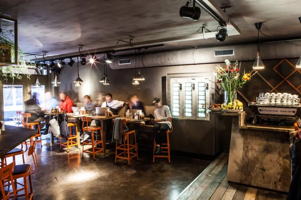 The Color hotspots in de pijp snckbr