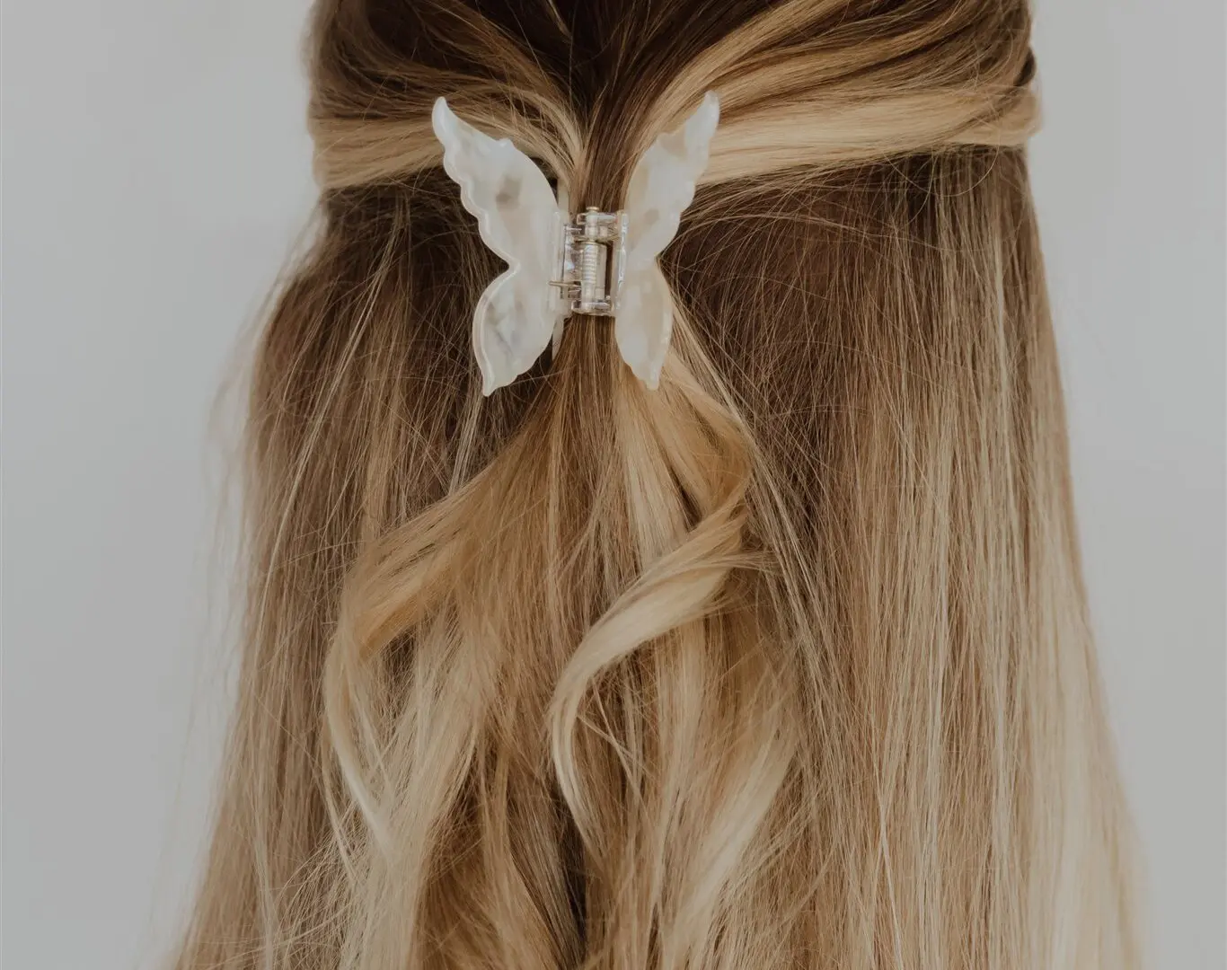 [i] wear i The Sky butterfly claw clip