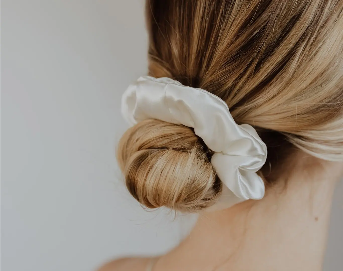 The Kate silk scrunchie medium