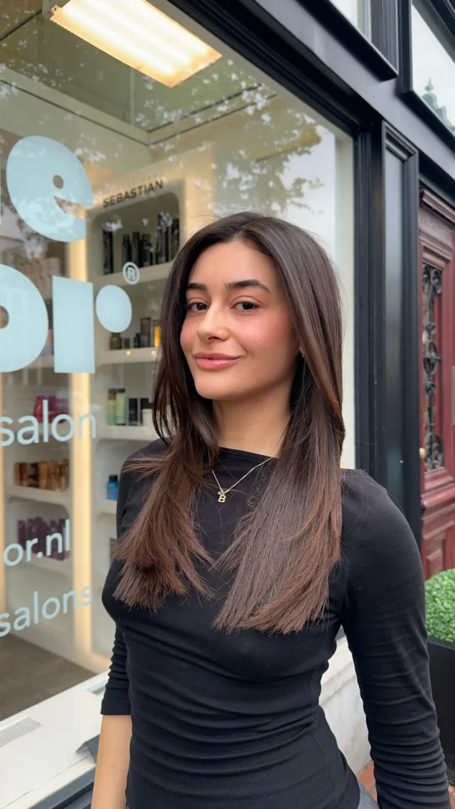 The Wella SmoothFiller treatment: 

Gives you shiny, soft and frizz free hair for up to 3 months 

#thecolorsalons 
#hairtransformation 
#hairtreatment